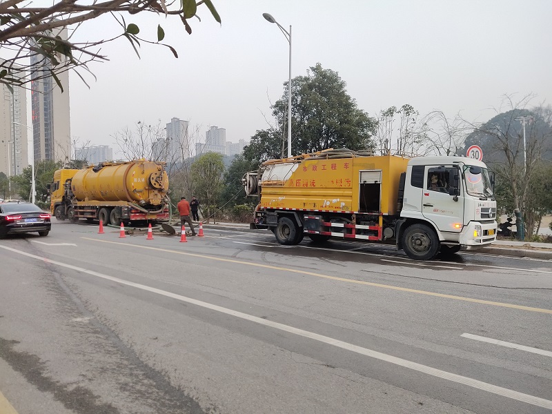 大型车市政管道施工