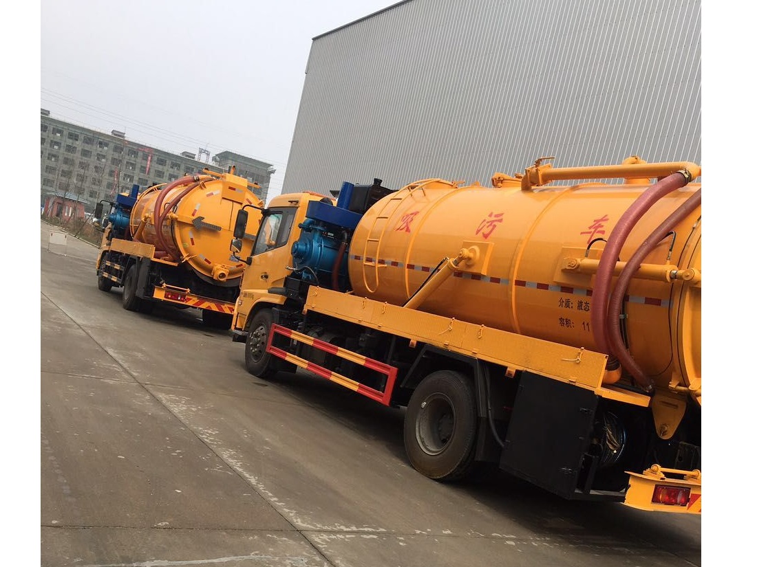 大型吸污车